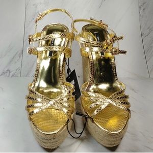 NWT Zara Wedge Shoes in gold